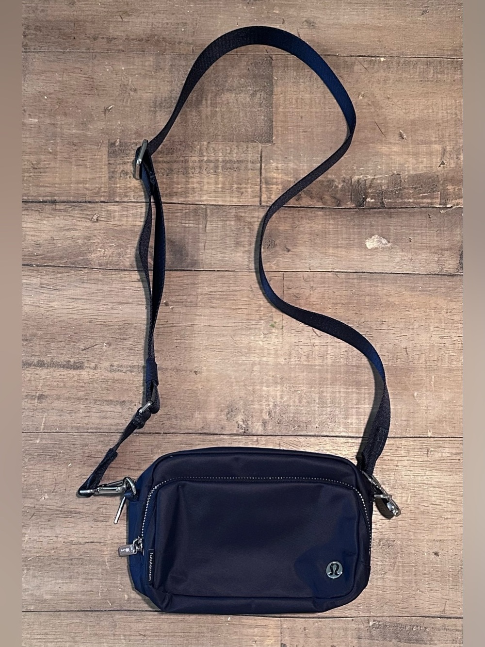 NWOT Lululemon Athletica Navy Blue Crossbody Camera Bag.